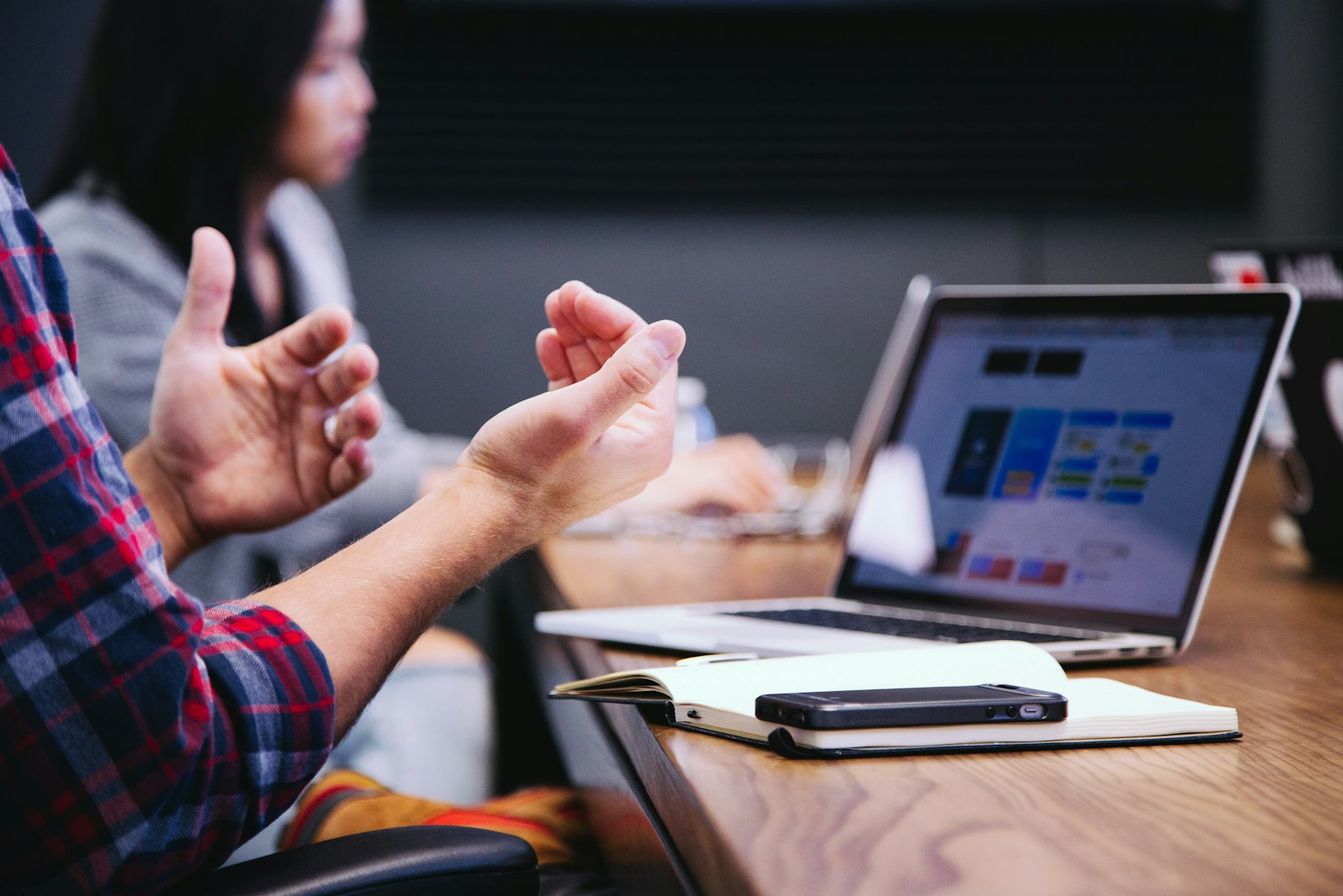 Consultoria financeira para empresas: o que faz, quando contratar e como escolher